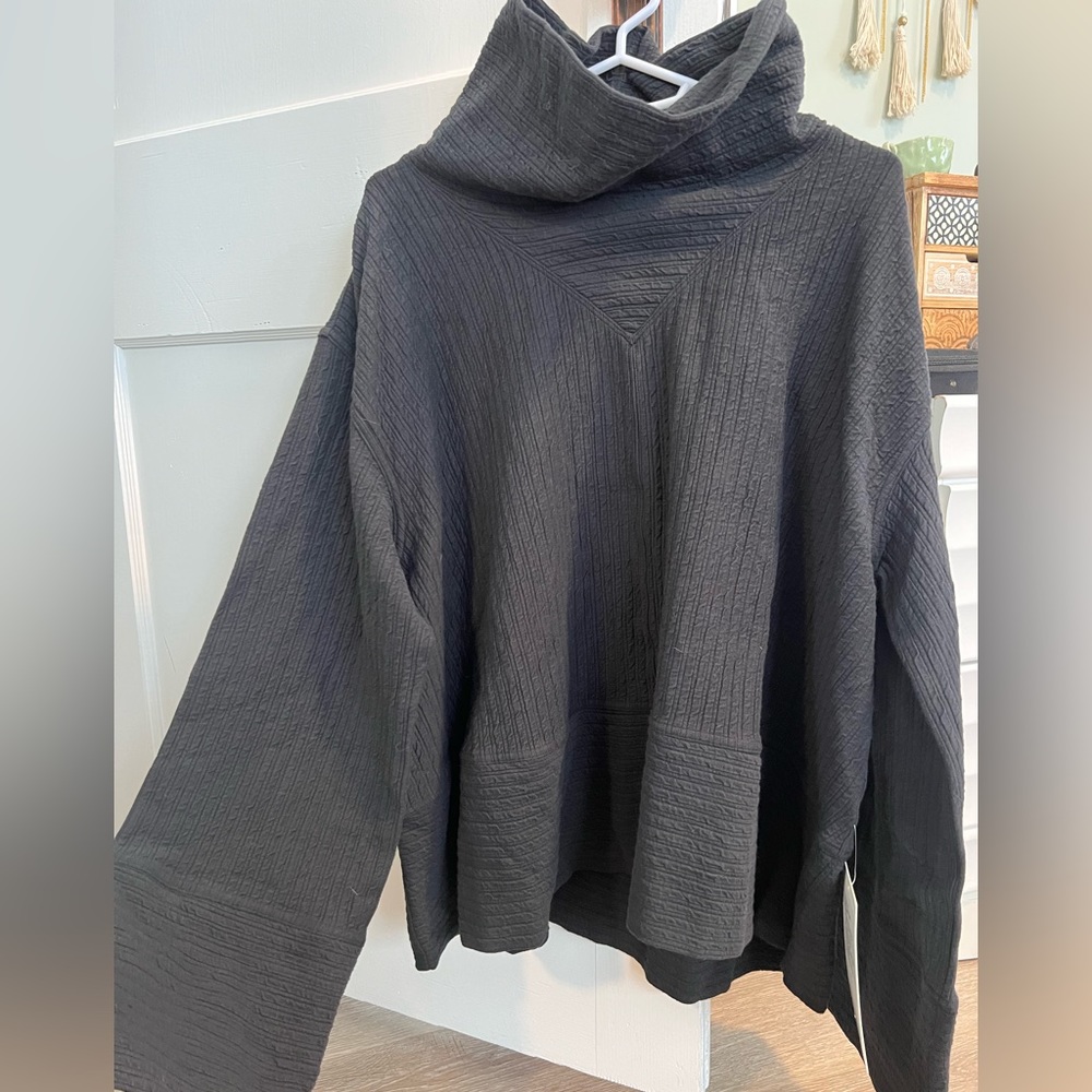 Lululemon retreat pullover!!🍋